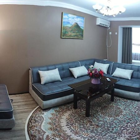 Apartment Near Farkhadskiy Bazar Tasjkent Buitenkant foto